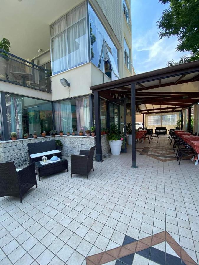 Hotel Goldene Rose Римини Экстерьер фото