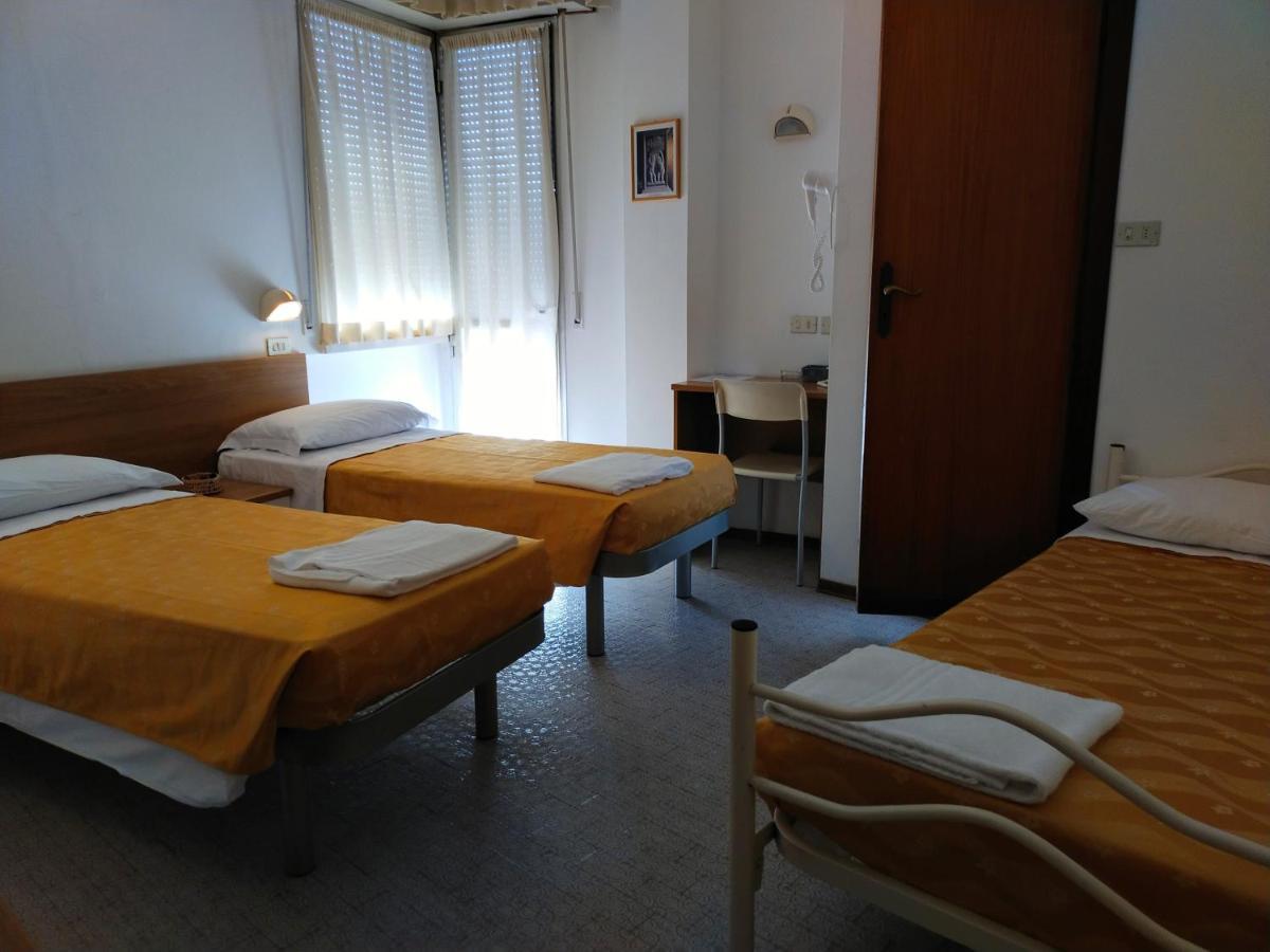 Hotel Goldene Rose Римини Экстерьер фото