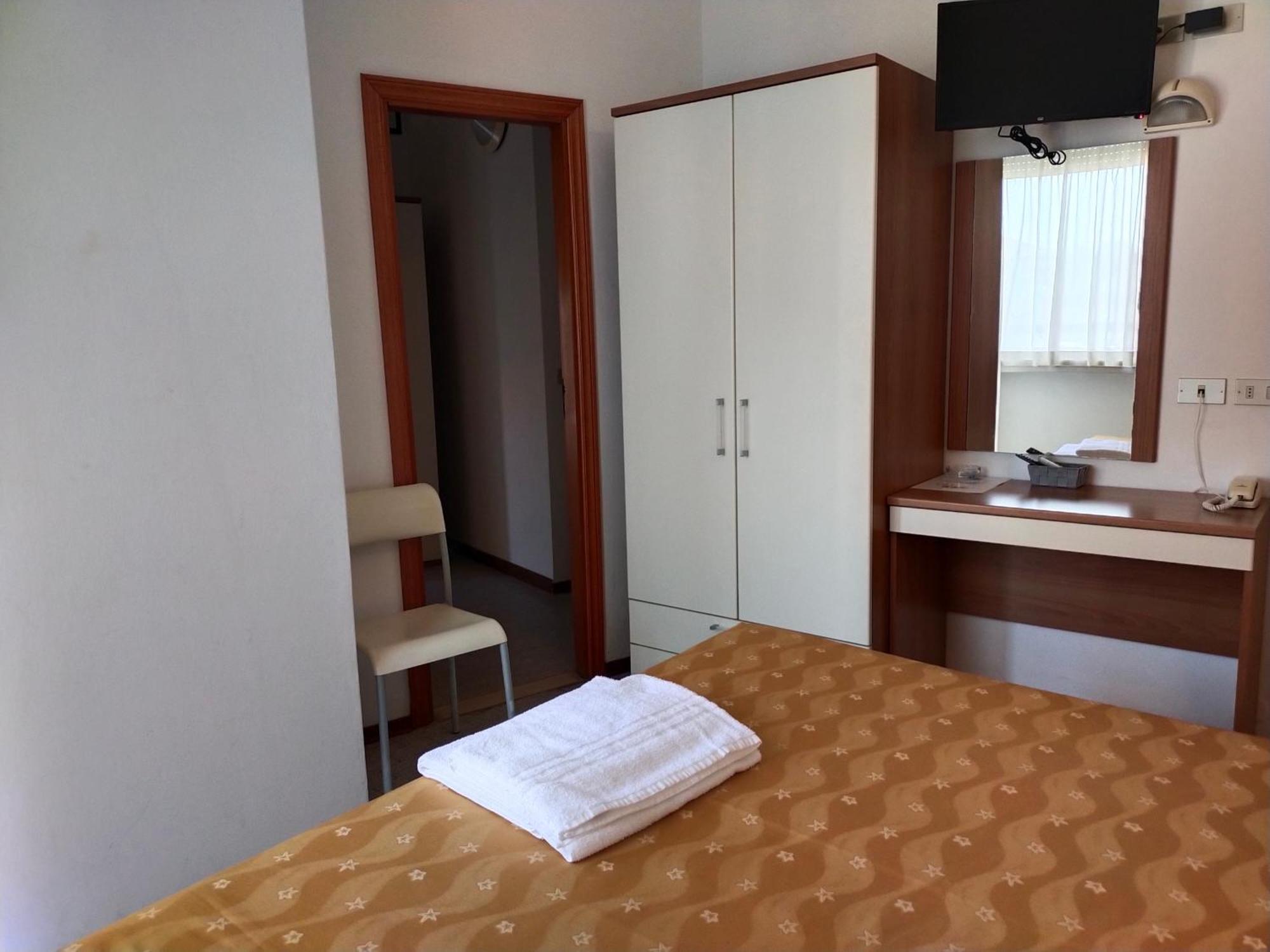 Hotel Goldene Rose Римини Экстерьер фото
