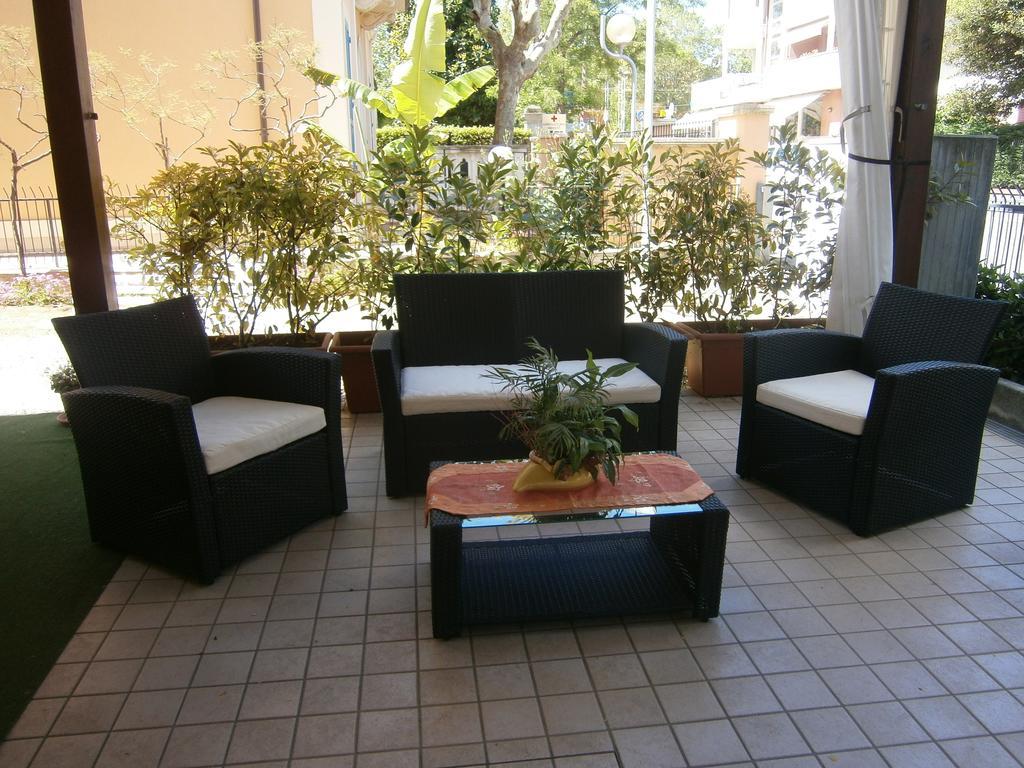 Hotel Goldene Rose Римини Экстерьер фото