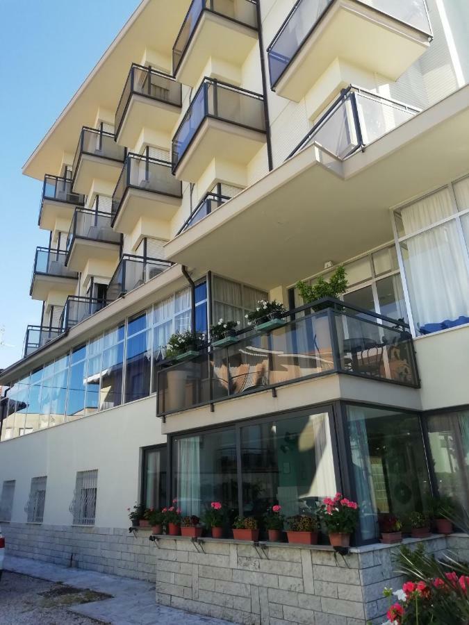 Hotel Goldene Rose Римини Экстерьер фото